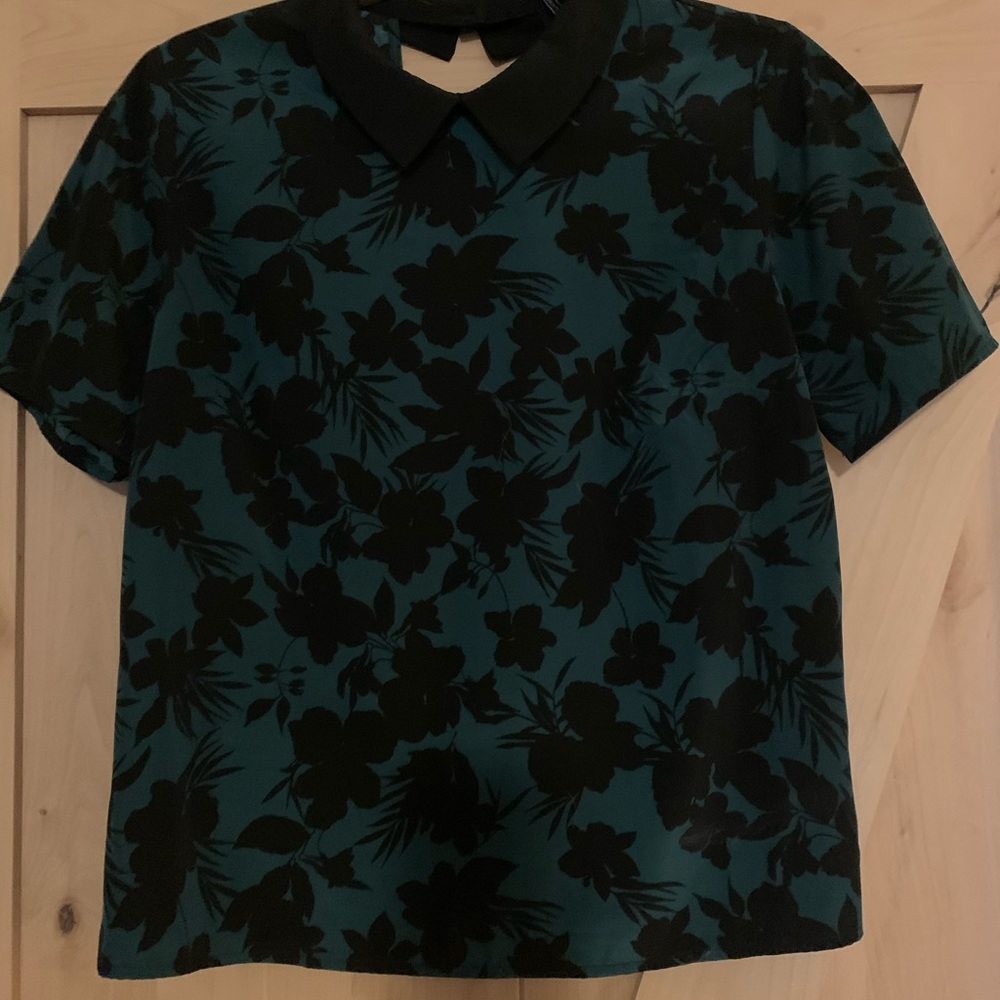 Adorable floral top